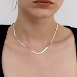 Sleek Curve Necklace