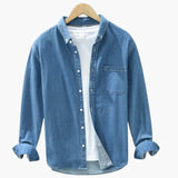 Men's denim shirt with button closure and chest pocket