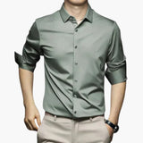 Men's non-iron shirt with button closure