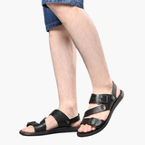 Men's sandals with adjustable strap and crossed strap design