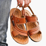 Men's sandals with adjustable straps and ergonomic design