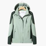 Unisex ski jacket with zip closure and long sleeves